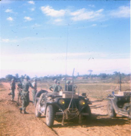 Jeeps Soldiers